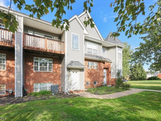 Townhouse for sale in Berkeley Heights, New Jersey