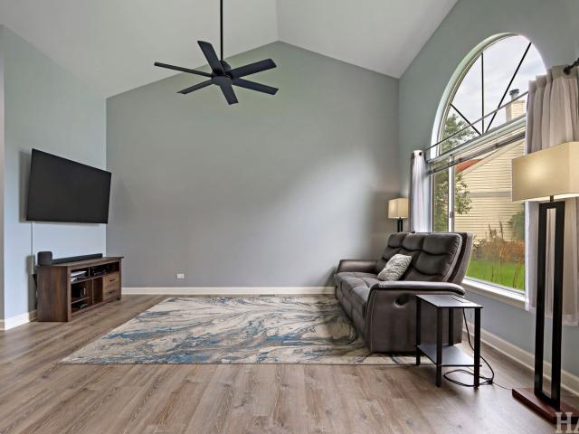 Townhouse for sale in Mchenry, Illinois