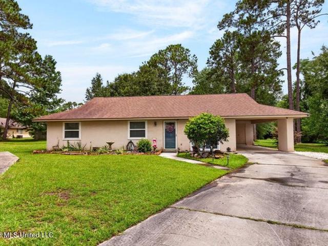 House for sale in Diamondhead, Mississippi