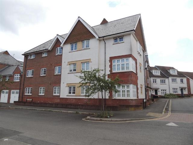 Apartment for rent in Wallscourt Park, Feckenham