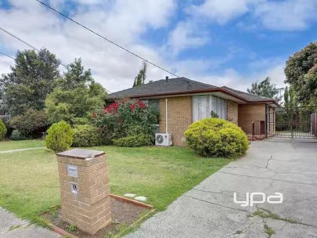 House for rent in Gladstone Park, Victoria