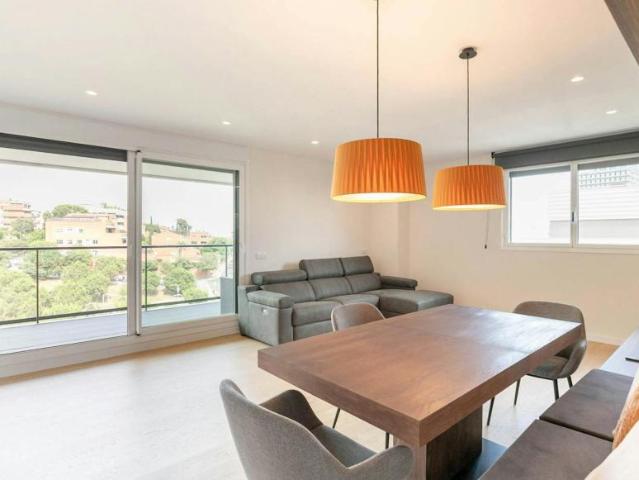 Apartamento en alquiler en Esplugues De Llobregat, Finestrelles