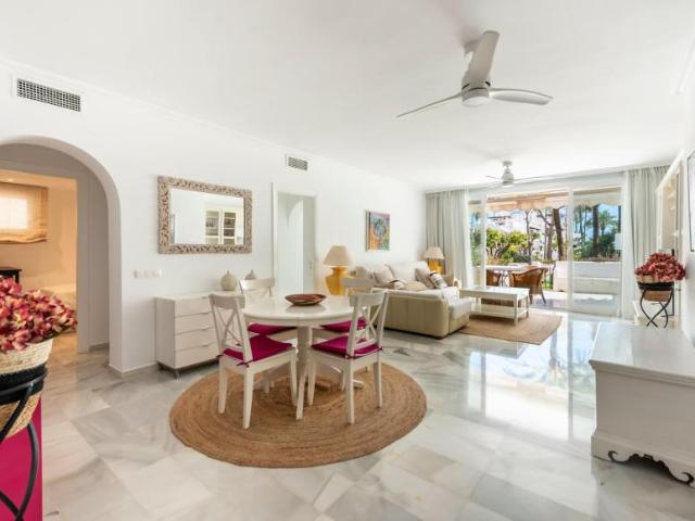 Apartamento en alquiler en Alcazaba Beach, Costa del Sol Occidental