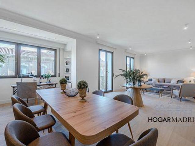Apartamento en venta en Almagro, Madrid