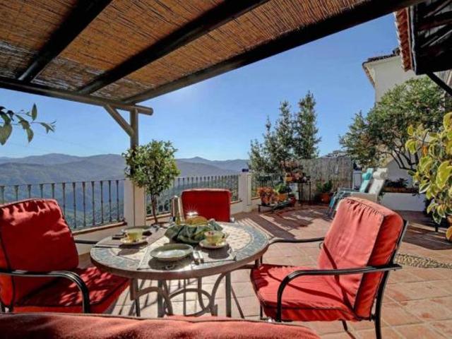 Casa en venta en Benalauría, Málaga