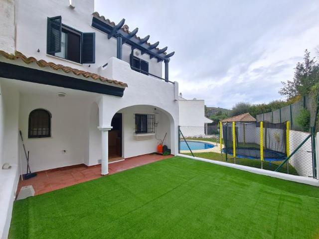 Casa en venta en Castillo de la Duquesa, Costa del Sol Occidental