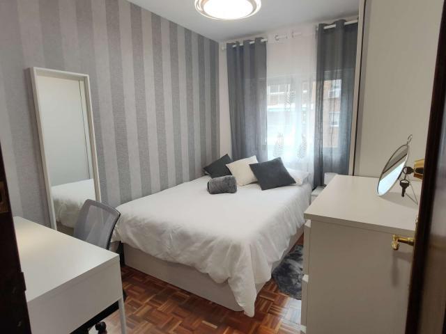 Habitación en alquiler en Alcalá De Henares, Distrito V