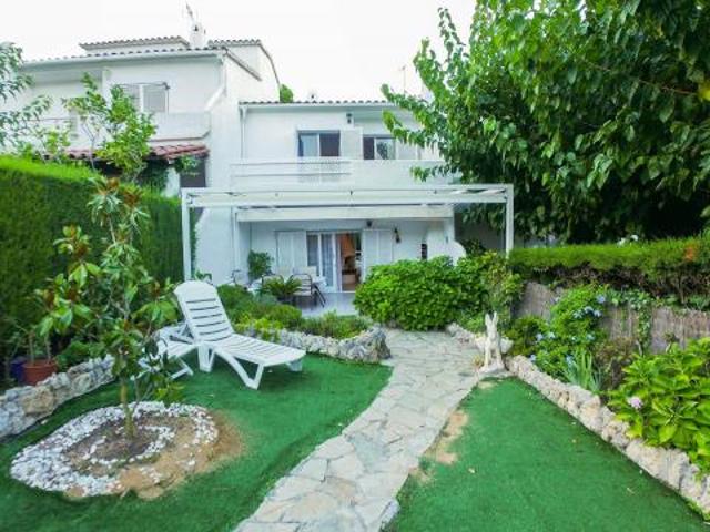 Villa en alquiler en Girona