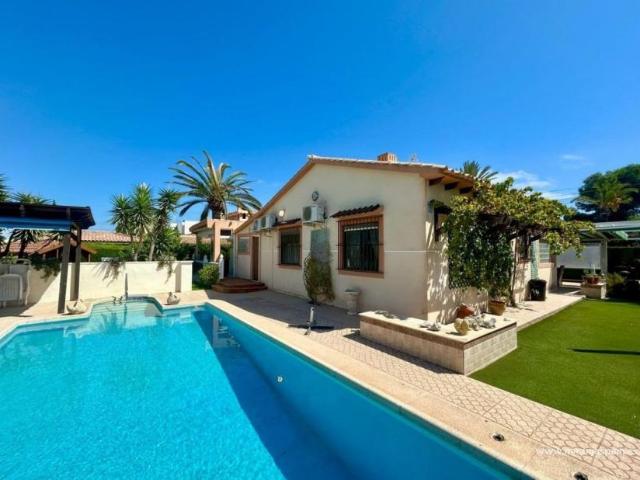 Chalet en venta en Urbanización La Zenia II, el Baix Segura / La Vega Baja