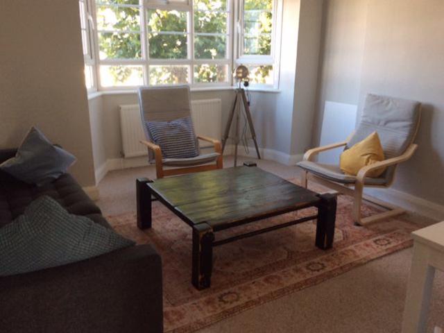 Apartment for rent in Summerstown, Greater London