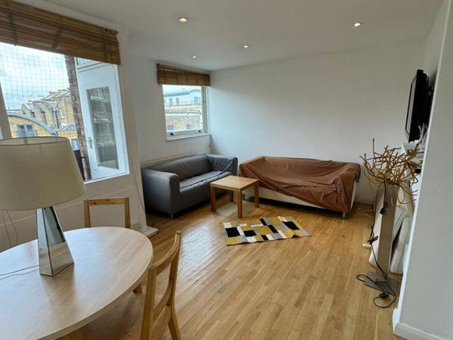 Apartment for rent in Stockwell, Greater London