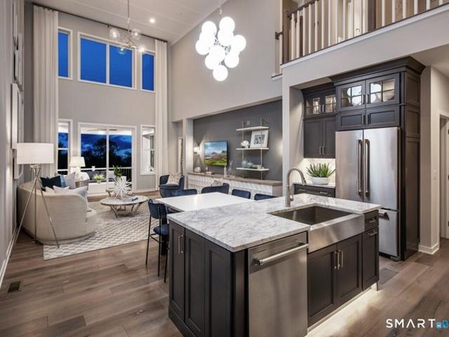 Townhouse for sale in Woodbridge, Connecticut