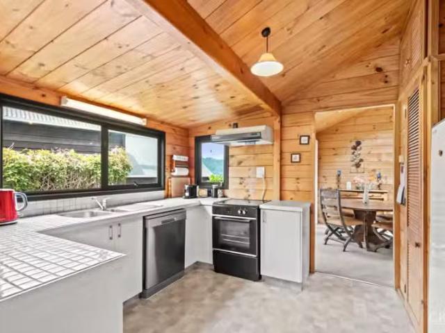 House for sale in Days Bay, Wellington