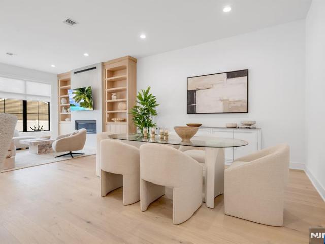 Townhouse for sale in Paramus, New Jersey