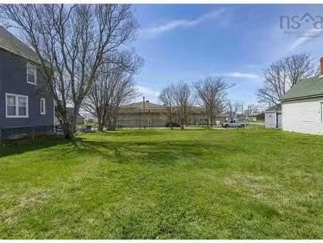 House for sale in Yarmouth, Nova Scotia