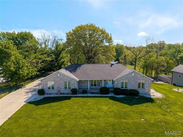 House for sale in Maryville, Illinois