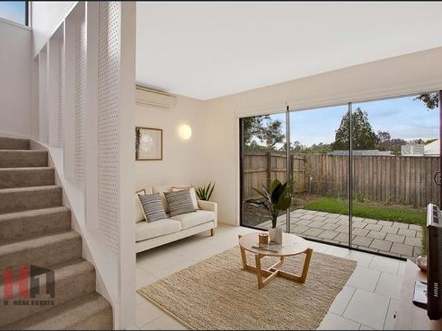 Townhouse for rent in Toombul, Queensland