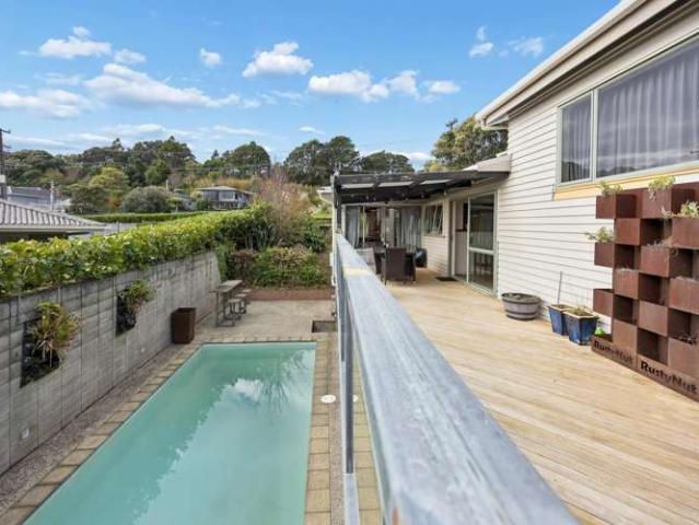 House for sale in Oratia