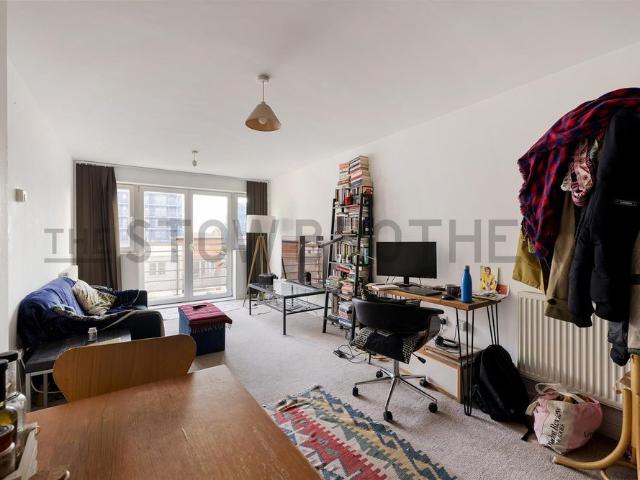 Apartment for rent in Hale End, Greater London