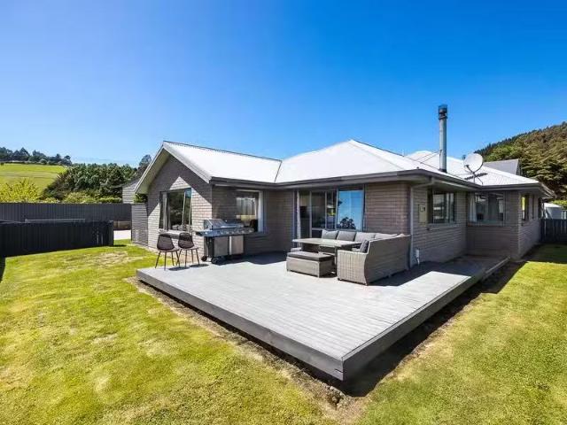 House for sale in Otakou