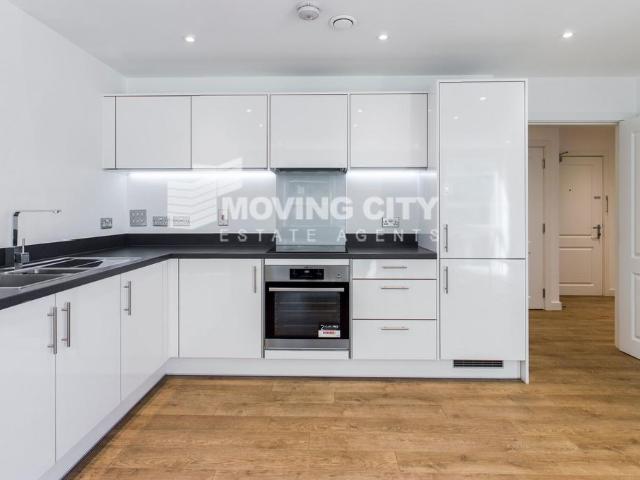 Apartment for rent in Mill Meads, Greater London