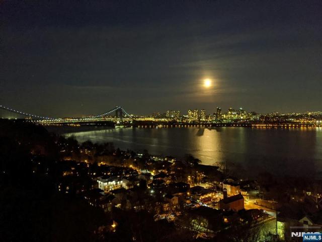 House for sale in Fort Lee, New Jersey