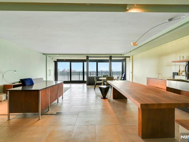 House for sale in Fort Lee, New Jersey
