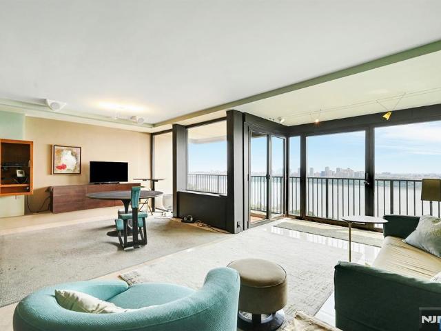 House for sale in Fort Lee, New Jersey