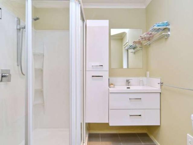 Property for sale in Chaslands, Canterbury