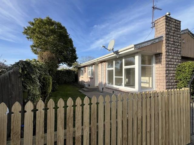 House for rent in Chaslands, Canterbury