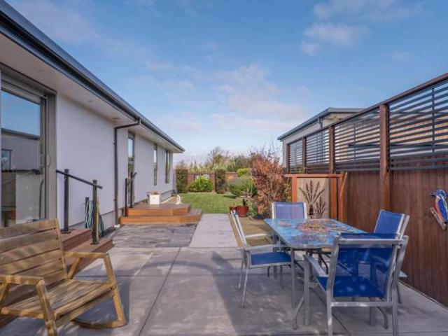 House for sale in Chaslands, Canterbury