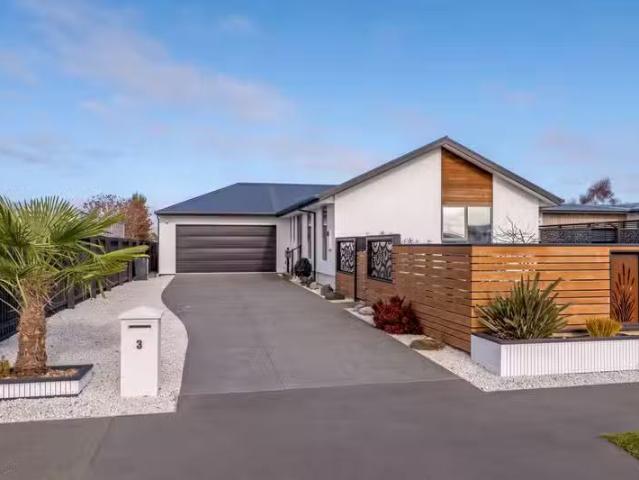 House for sale in Chaslands, Canterbury