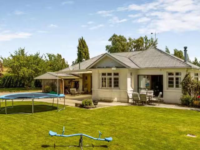 House for sale in Otakou