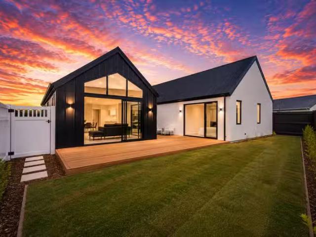 House for sale in Chaslands, Canterbury