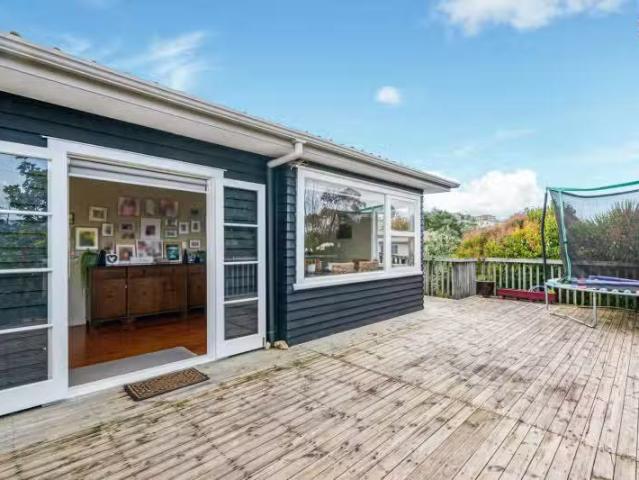 House for sale in Oratia