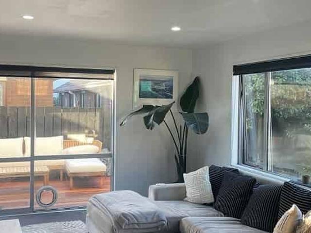 Townhouse for rent in Addington, Canterbury