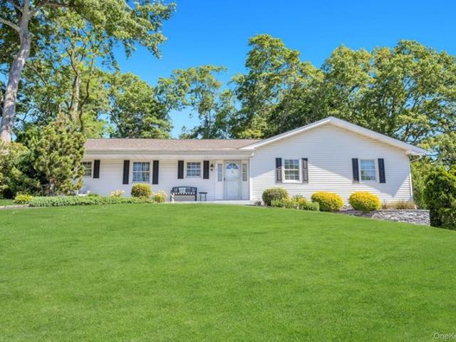 House for sale in Smithtown, New York