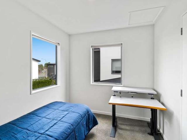 Townhouse for sale in Chaslands, Canterbury