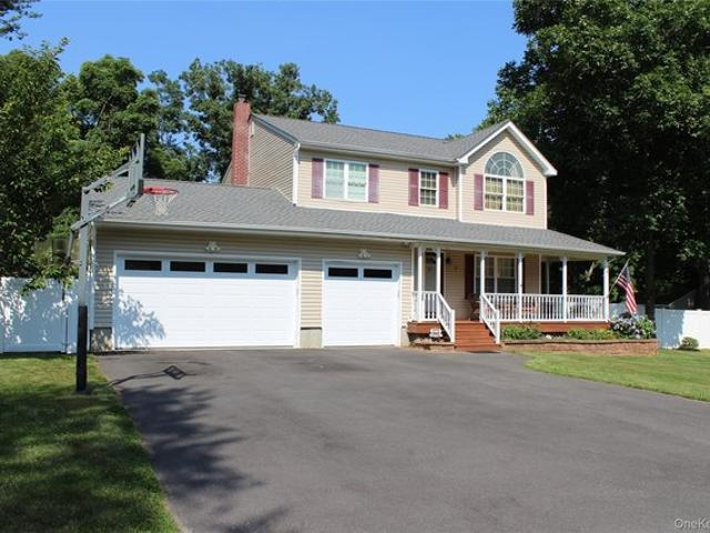 House for sale in Centereach, New York