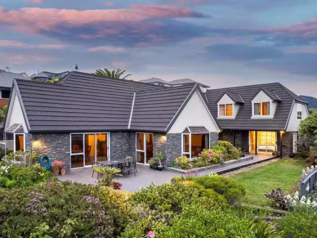 House for sale in Chaslands, Canterbury