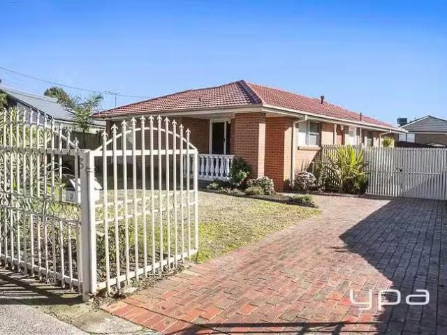 House for rent in Gladstone Park, Victoria