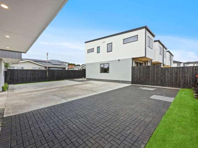 Townhouse for sale in Papatoetoe, Ōtara-Papatoetoe