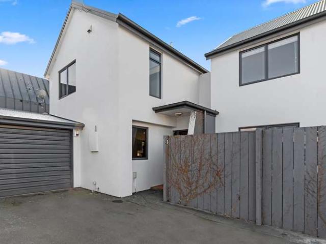Townhouse for sale in Heathcote, Canterbury