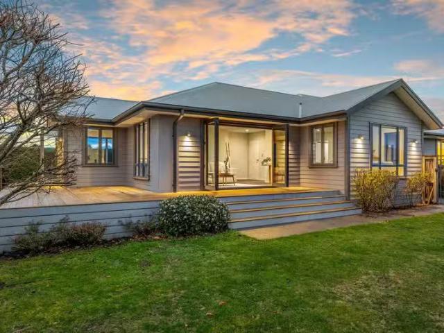 House for sale in Chaslands, Canterbury