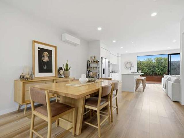 Townhouse for sale in Paremoremo