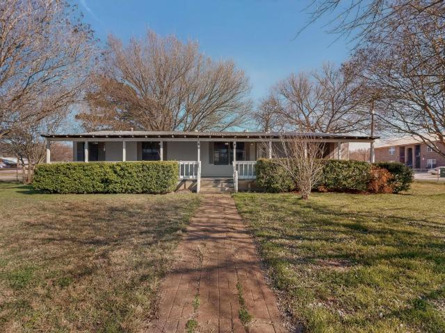 House for sale in Smithville, Texas