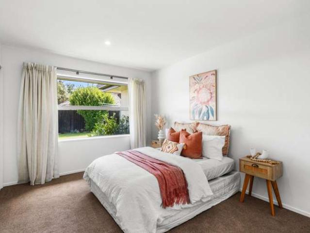House for sale in Chaslands, Canterbury