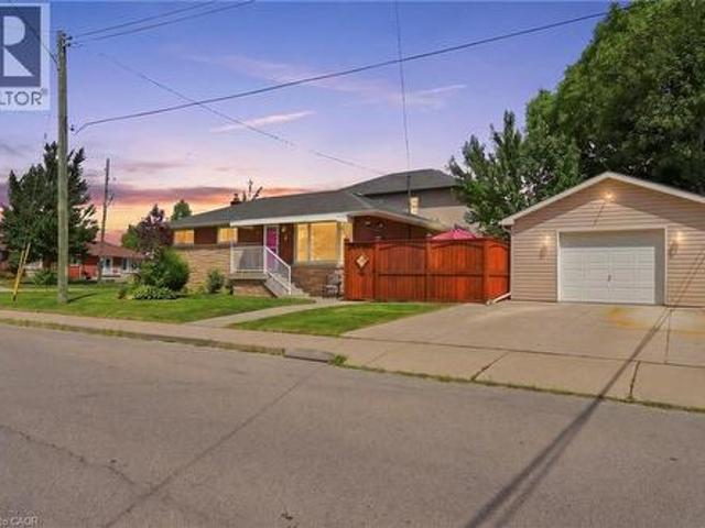 House for sale in Ancaster, Ontario
