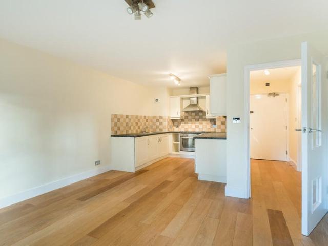 Apartment for rent in Oval, Greater London
