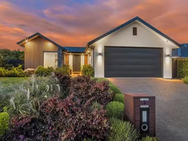 House for sale in Chaslands, Canterbury